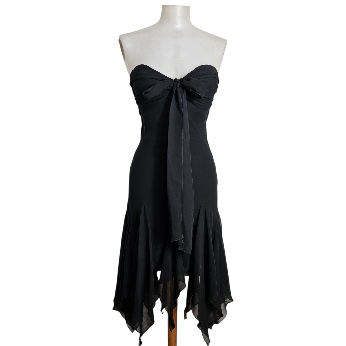 Robe dos nu asymétrique en voile noir