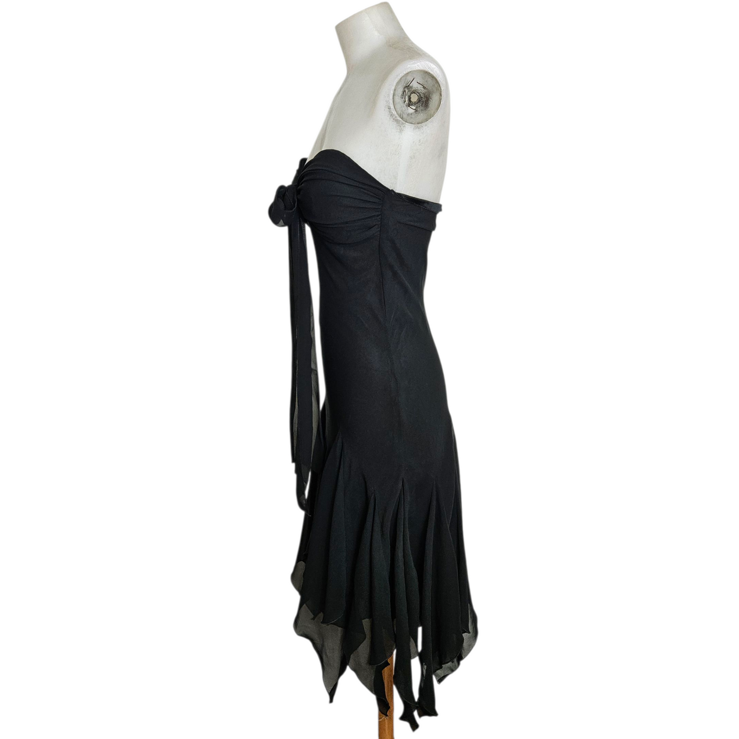 Robe dos nu asymétrique en voile noir
