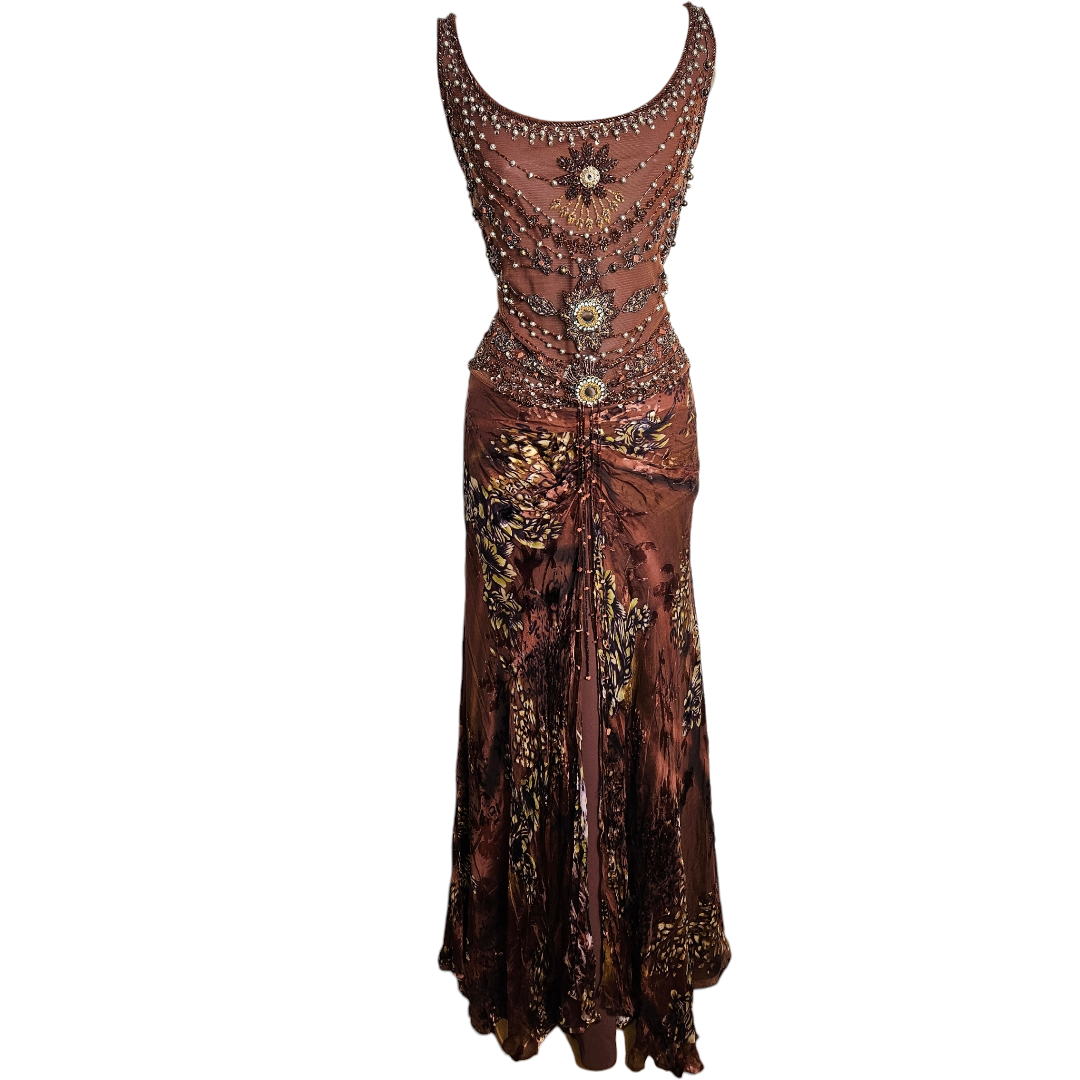 Robe en voile et soie brodée