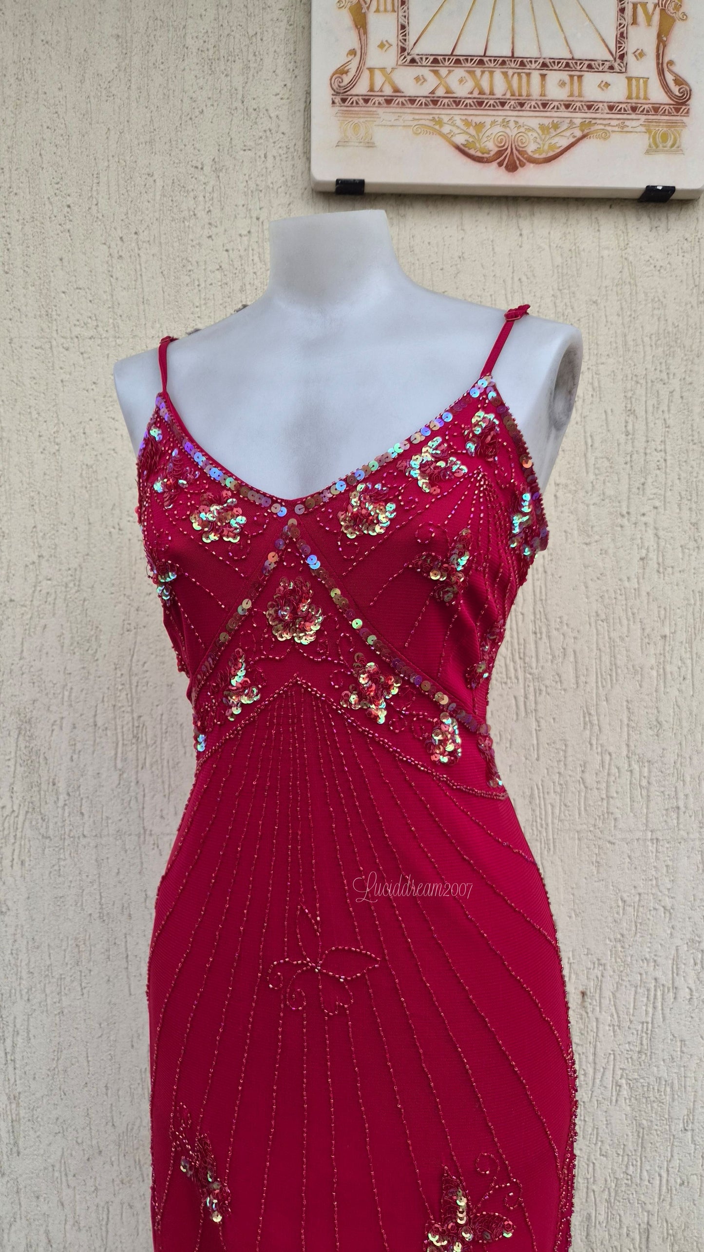 Robe en voile brodé rouge