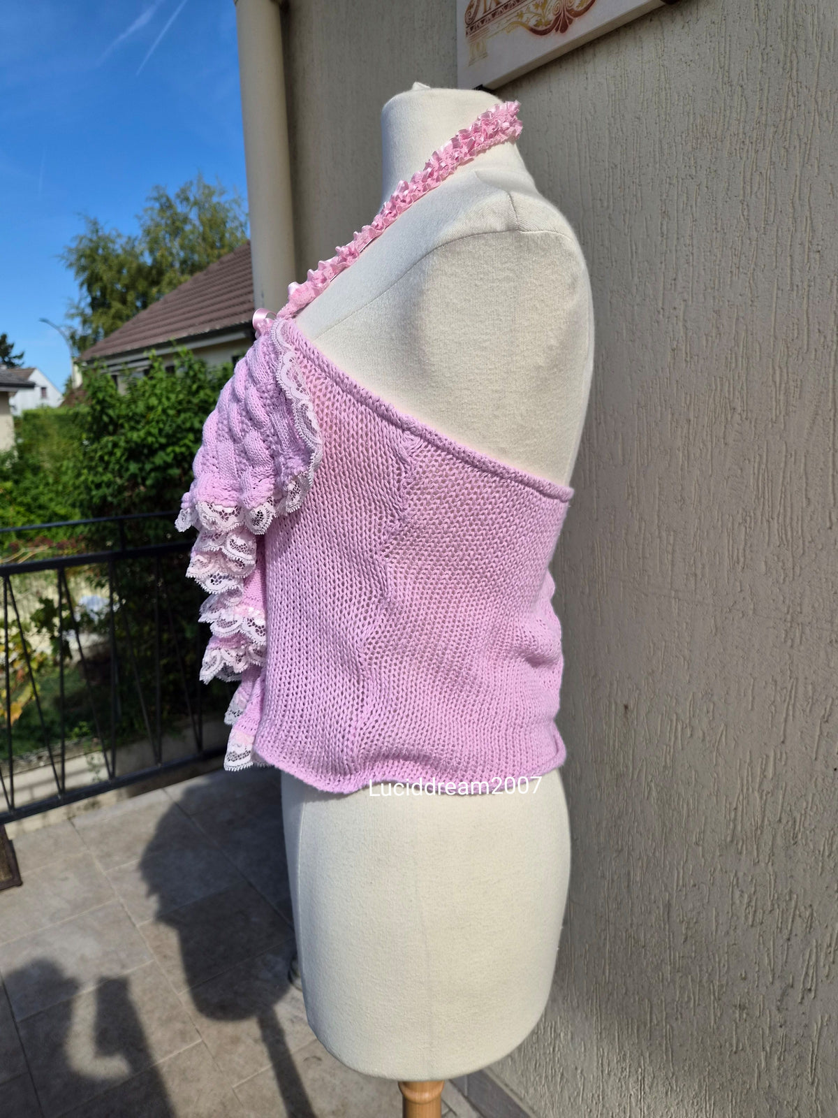 Haut rose crochet, dentelle et laçage