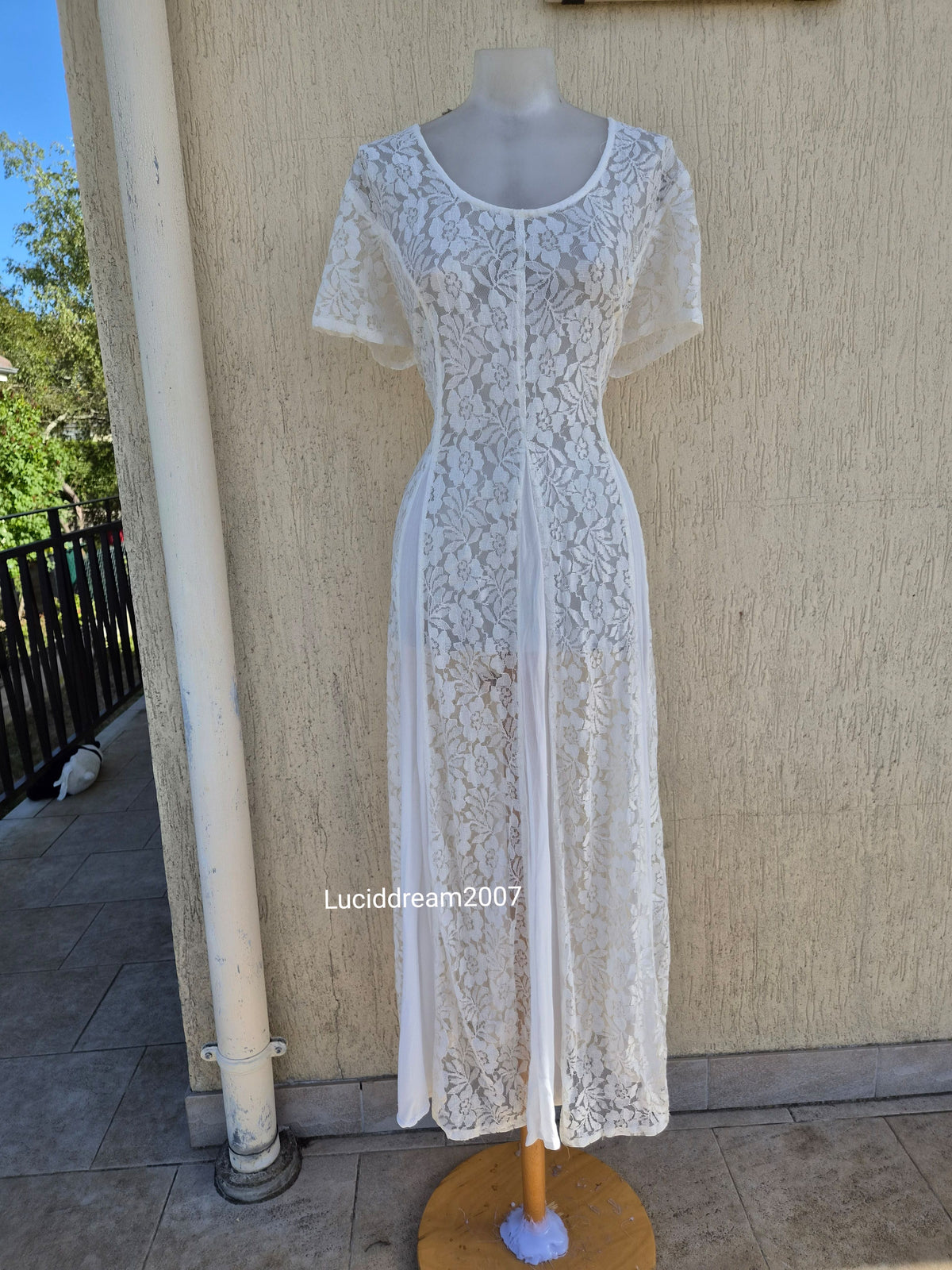 Robe en dentelle blanche