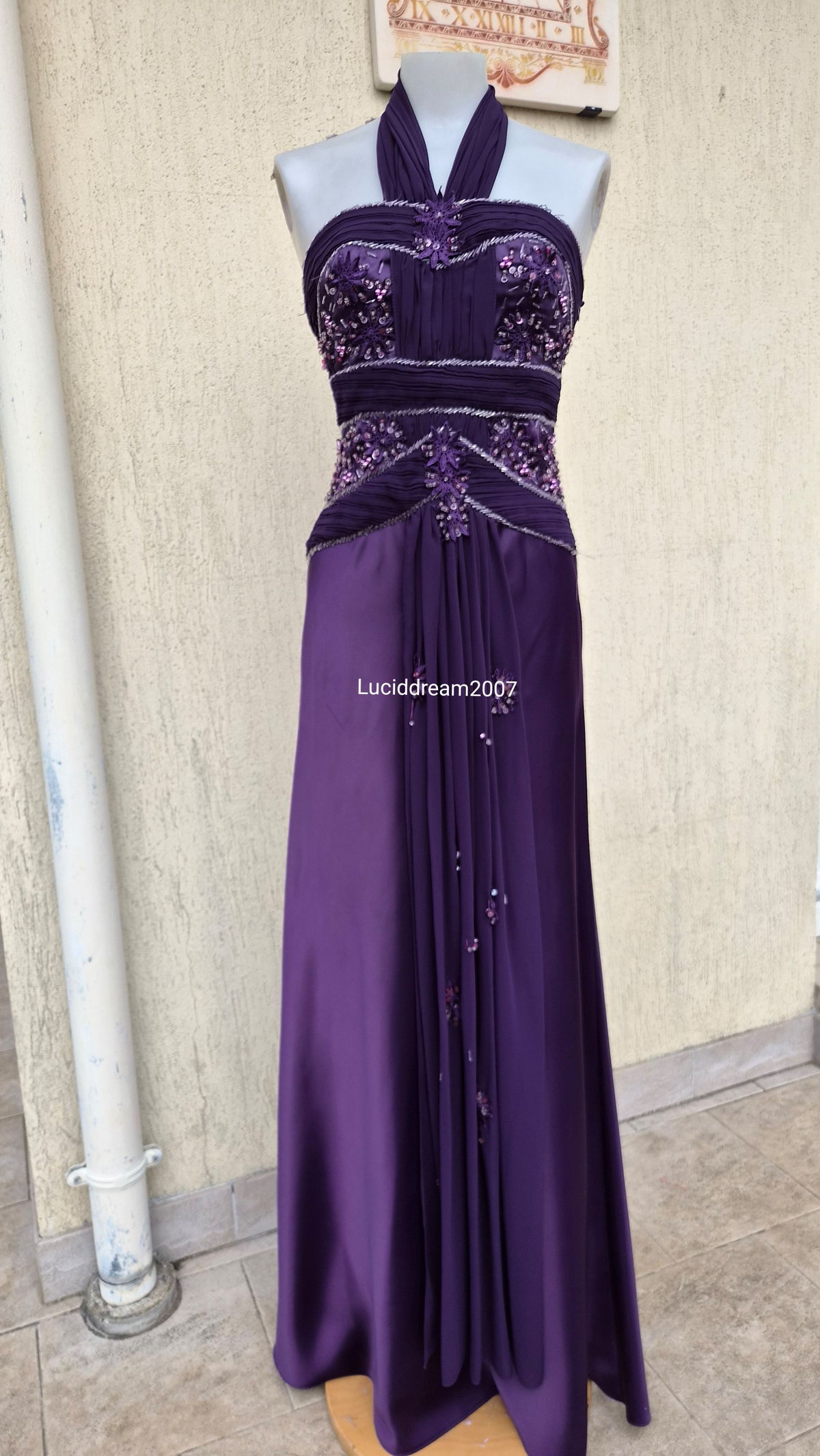 Robe dos nu brodée violette
