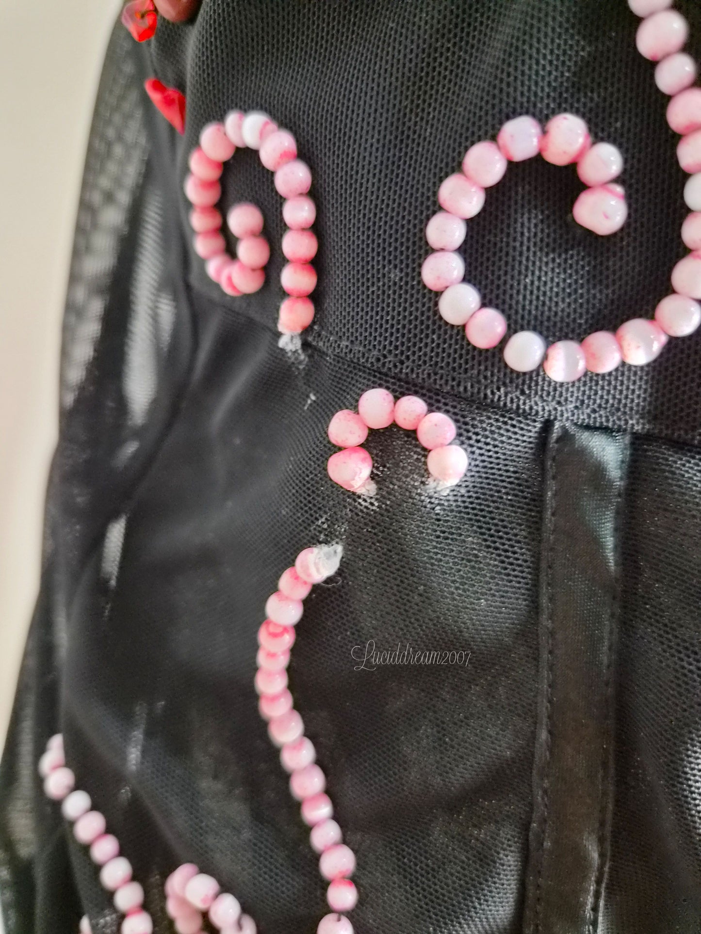 Haut noir brodé de perles
