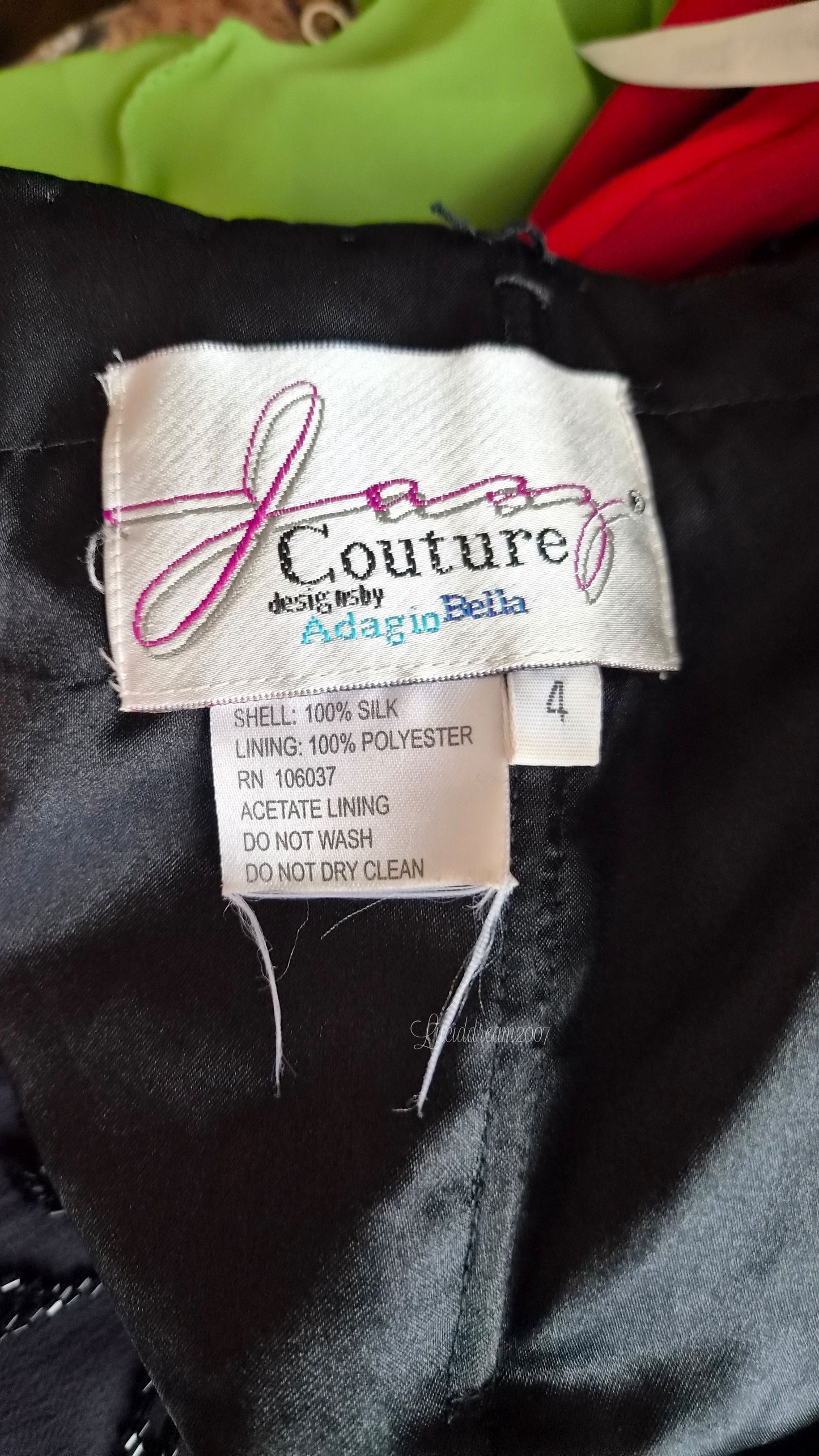 Robe en soie brodée dégradée rouge et noire