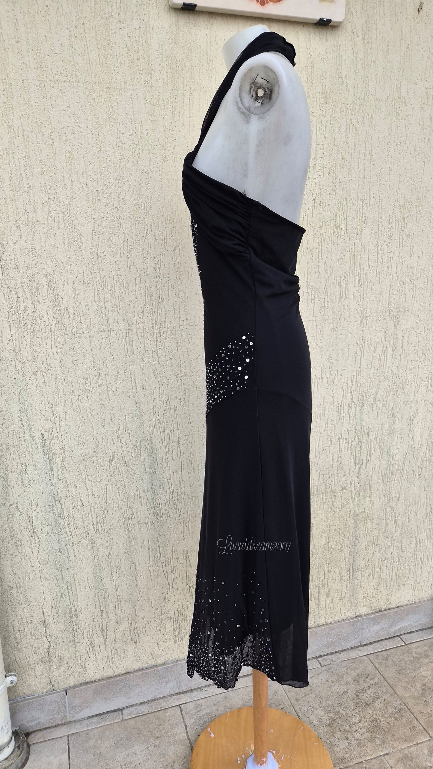 Robe dos nu en voile brodé
