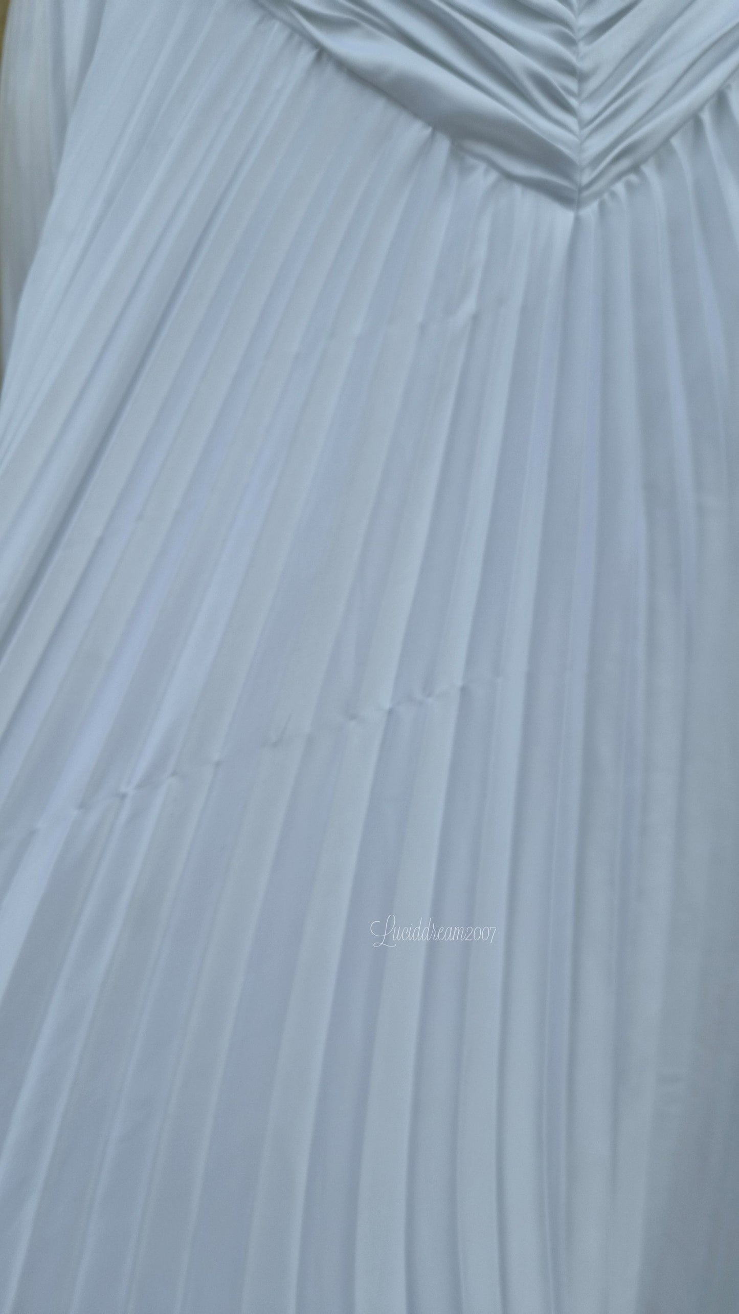 Robe dos nu blanche brodée