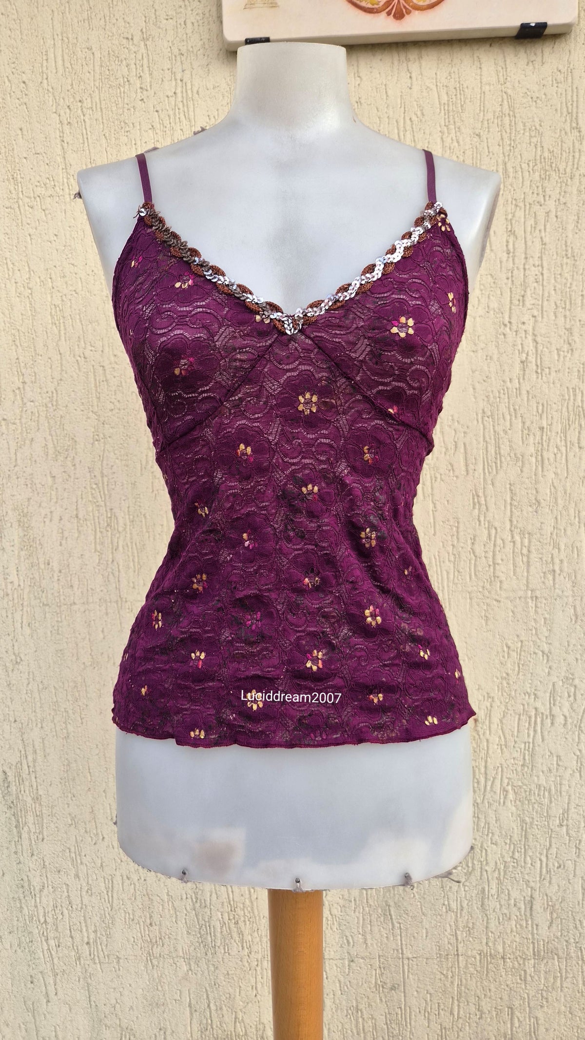 Haut en dentelle à sequins violet