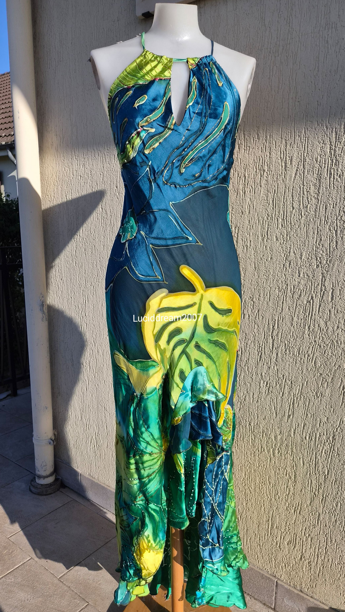 Robe en soie bleue, verte et jaune