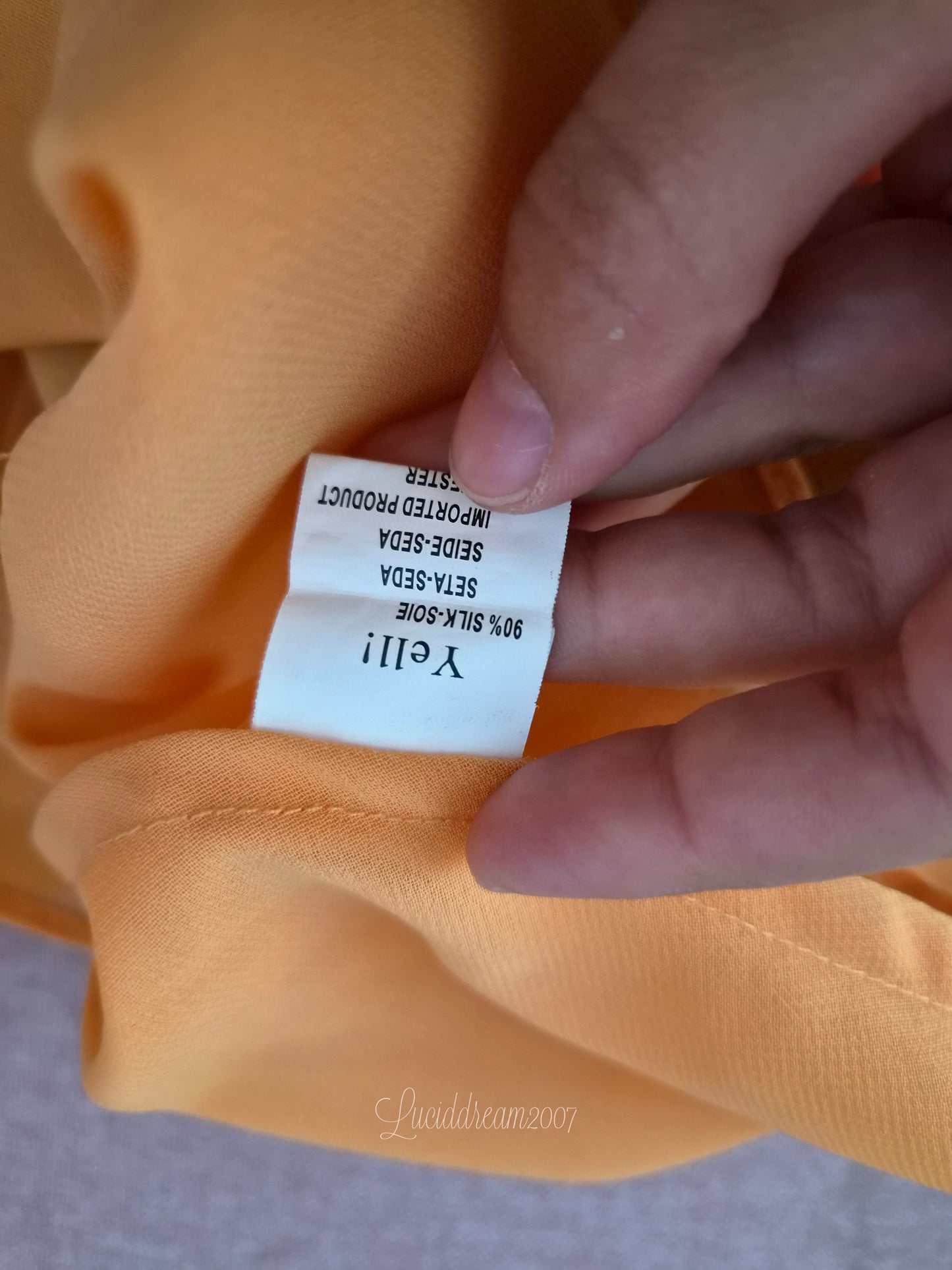 Haut en soie orange motif floral