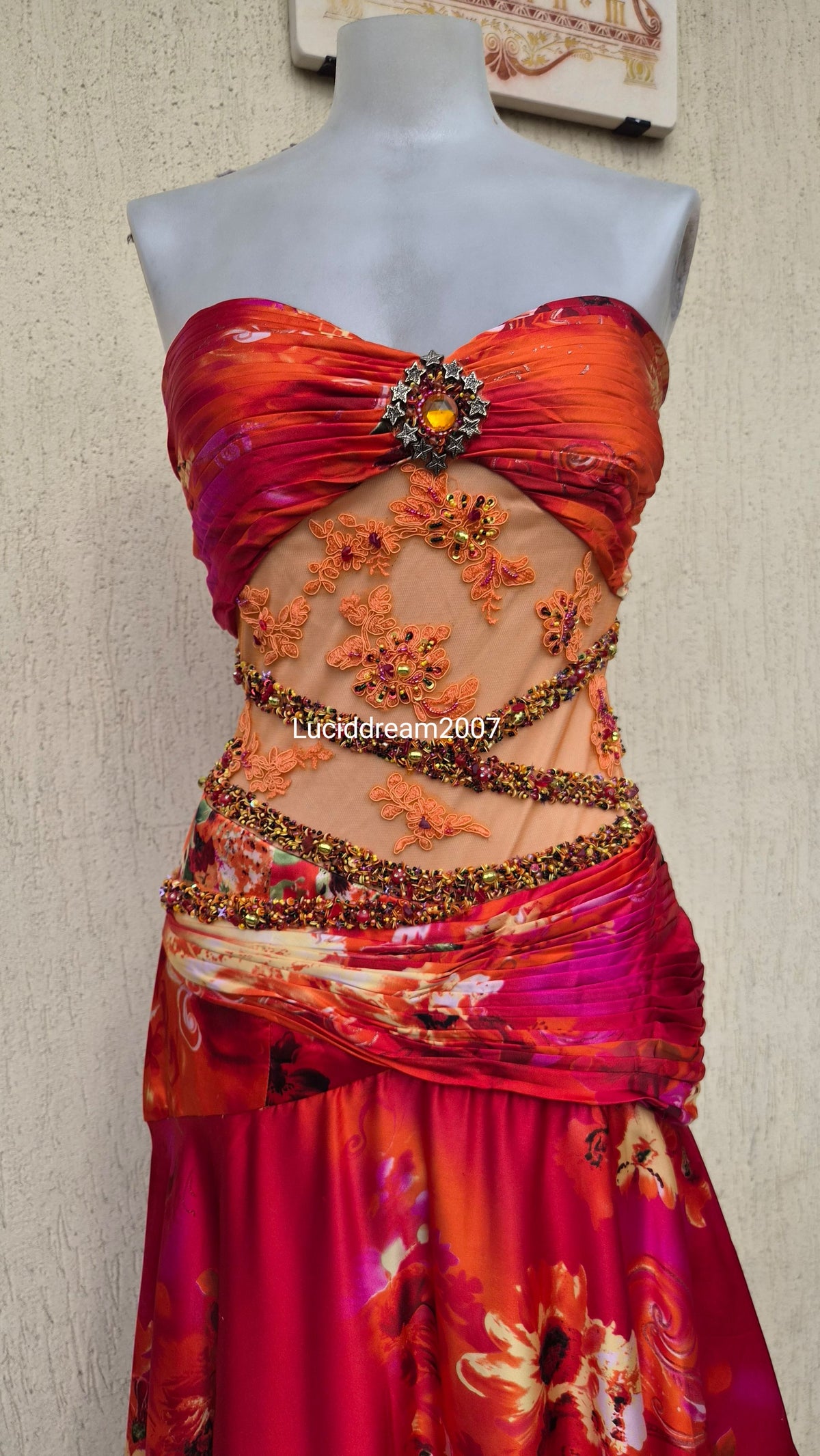 Robe bustier brodée orange