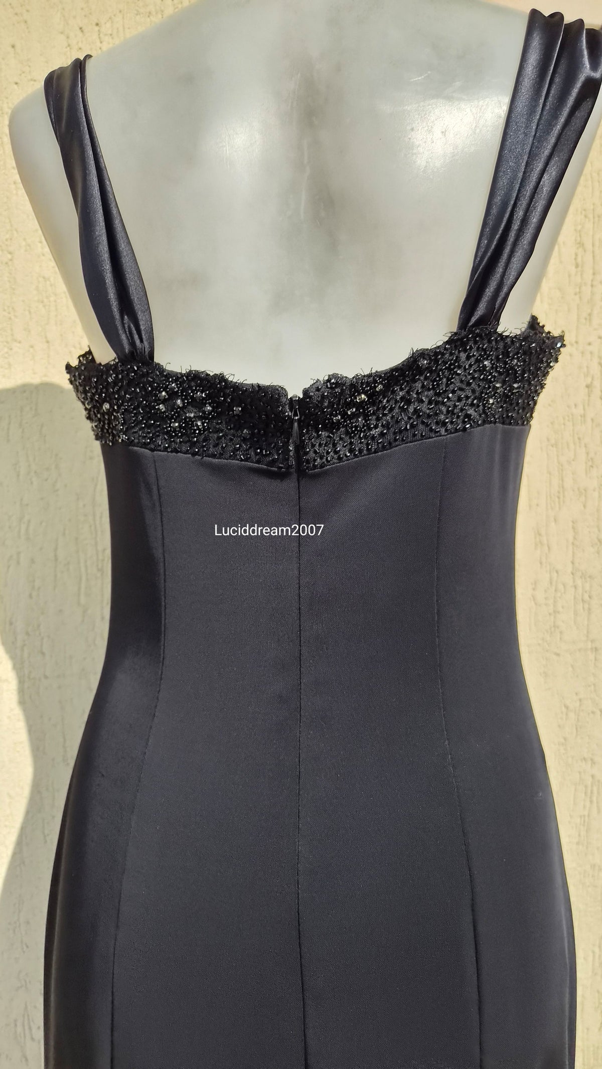 Robe noire effet superposition