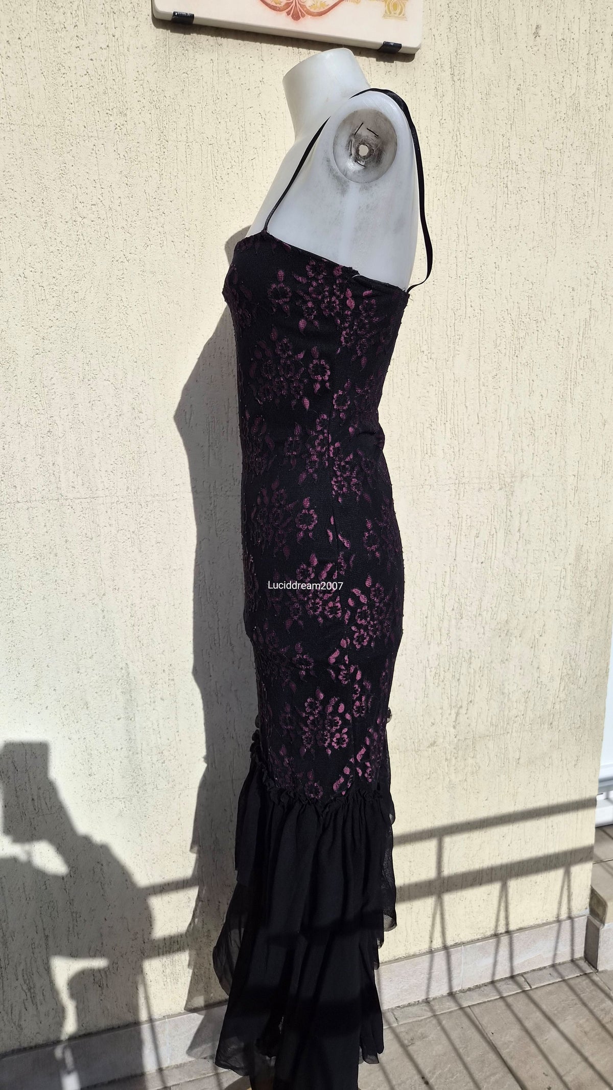 Robe en dentelle noir et violet