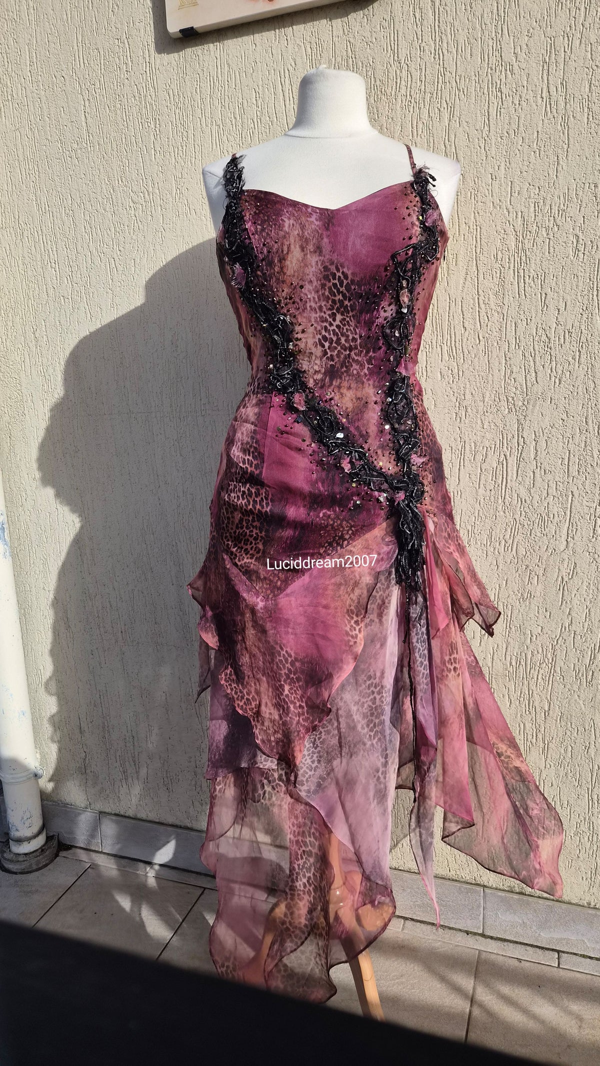 Robe florale et léopard avec broderies