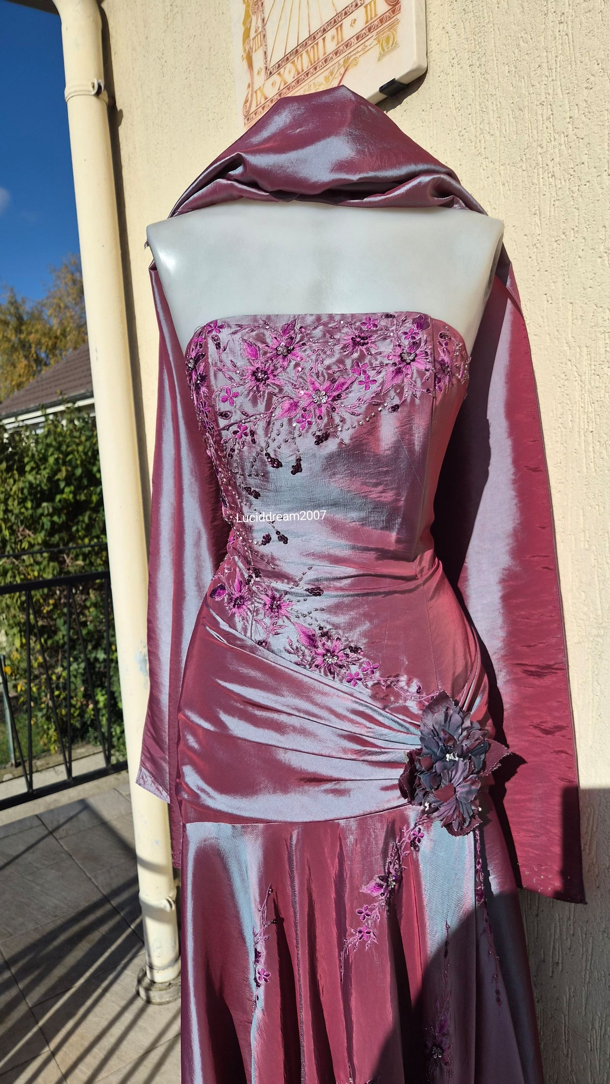 Robe bustier irisée brodée tons violet