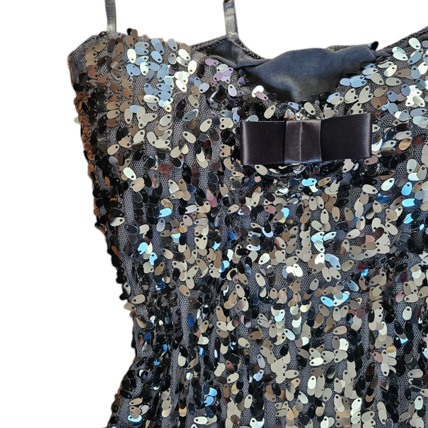 Robe en sequins argentés