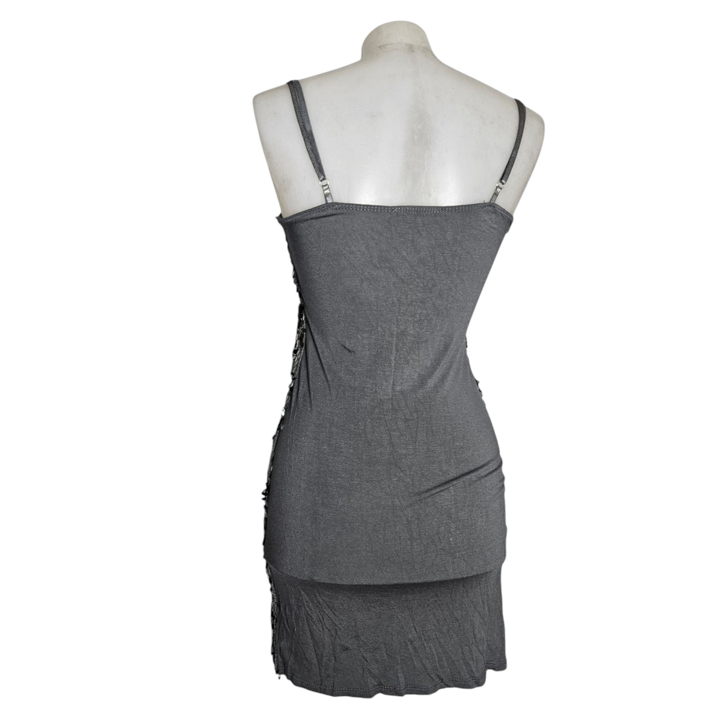 Robe en sequins argentés