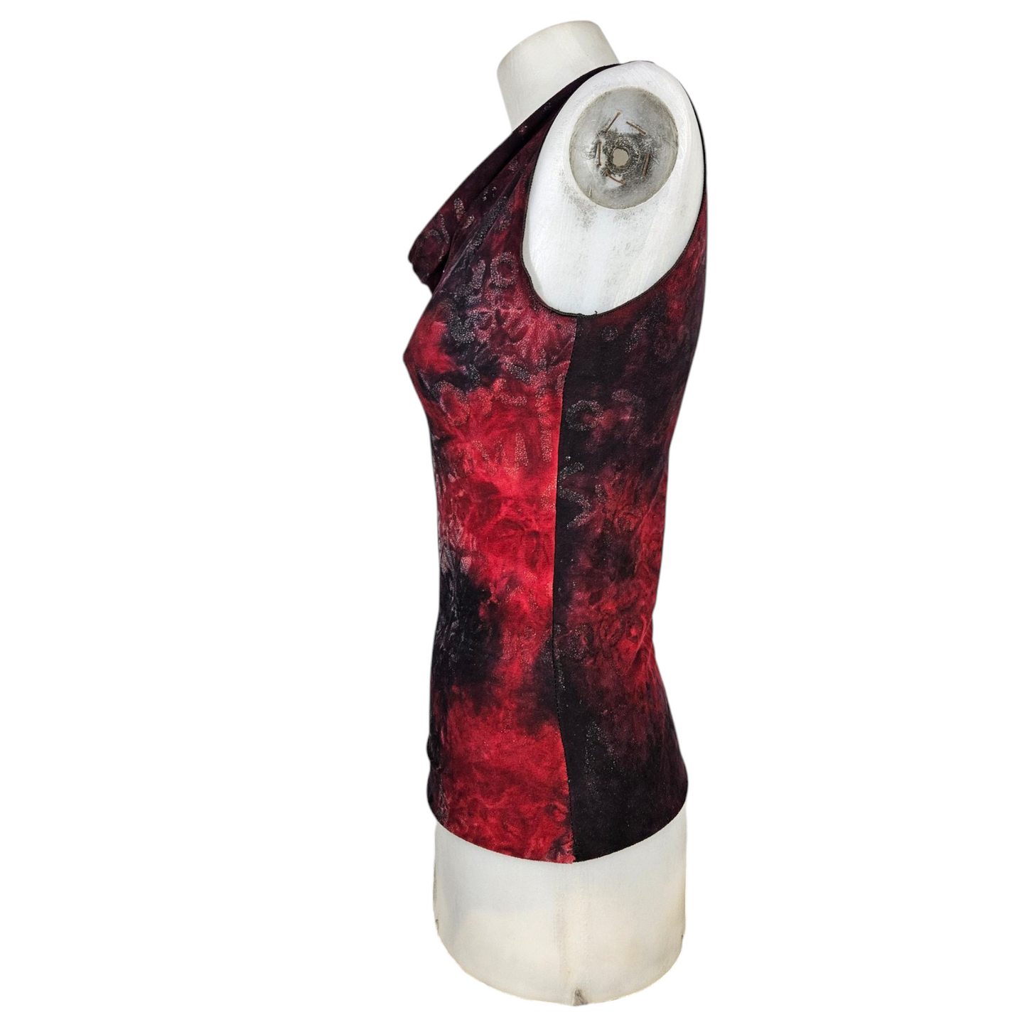 Haut tie and dye rouge et noir