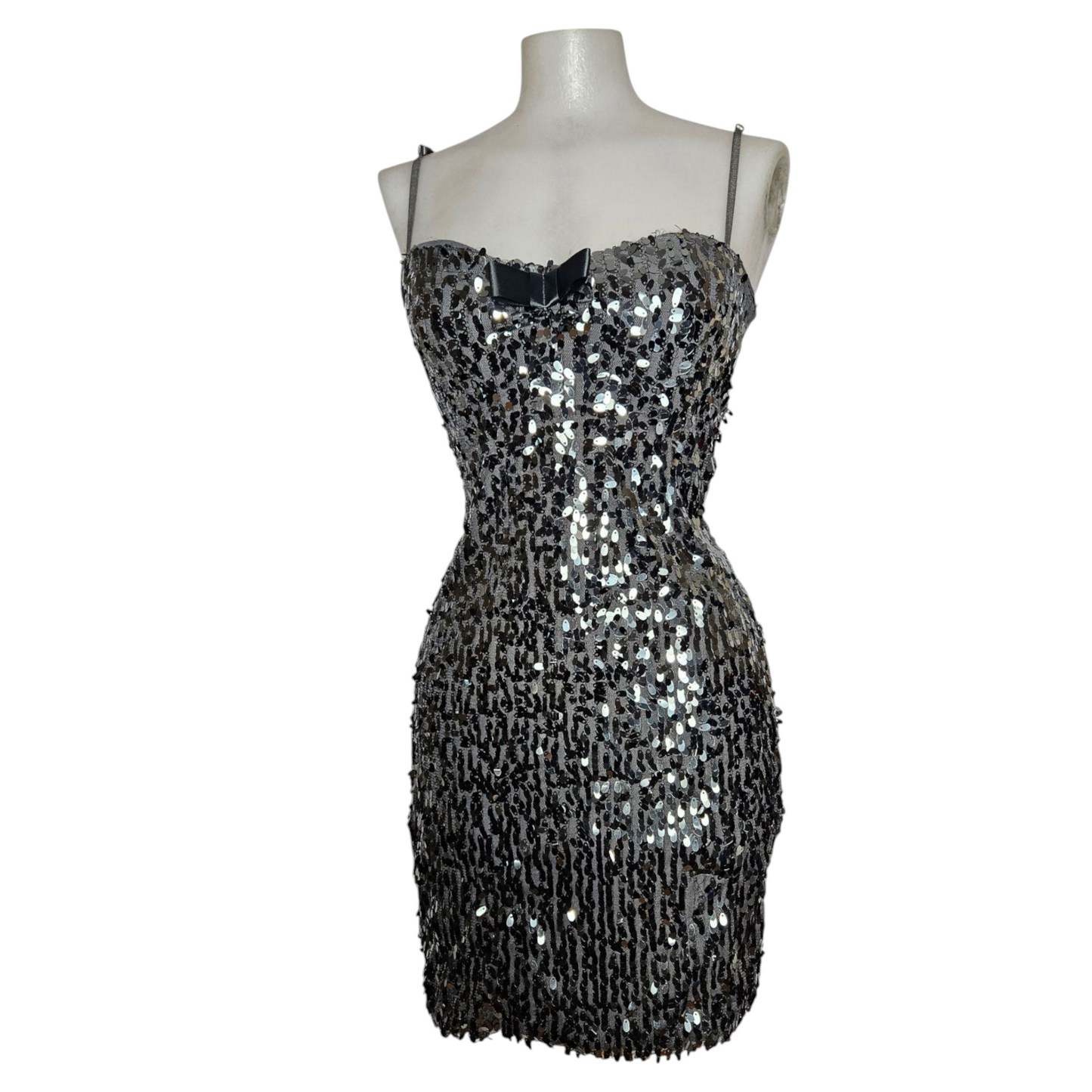 Robe en sequins argentés