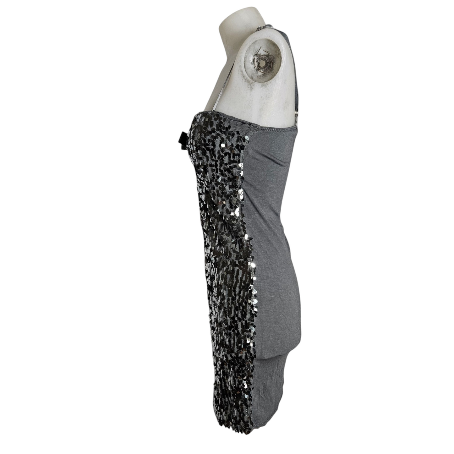 Robe en sequins argentés