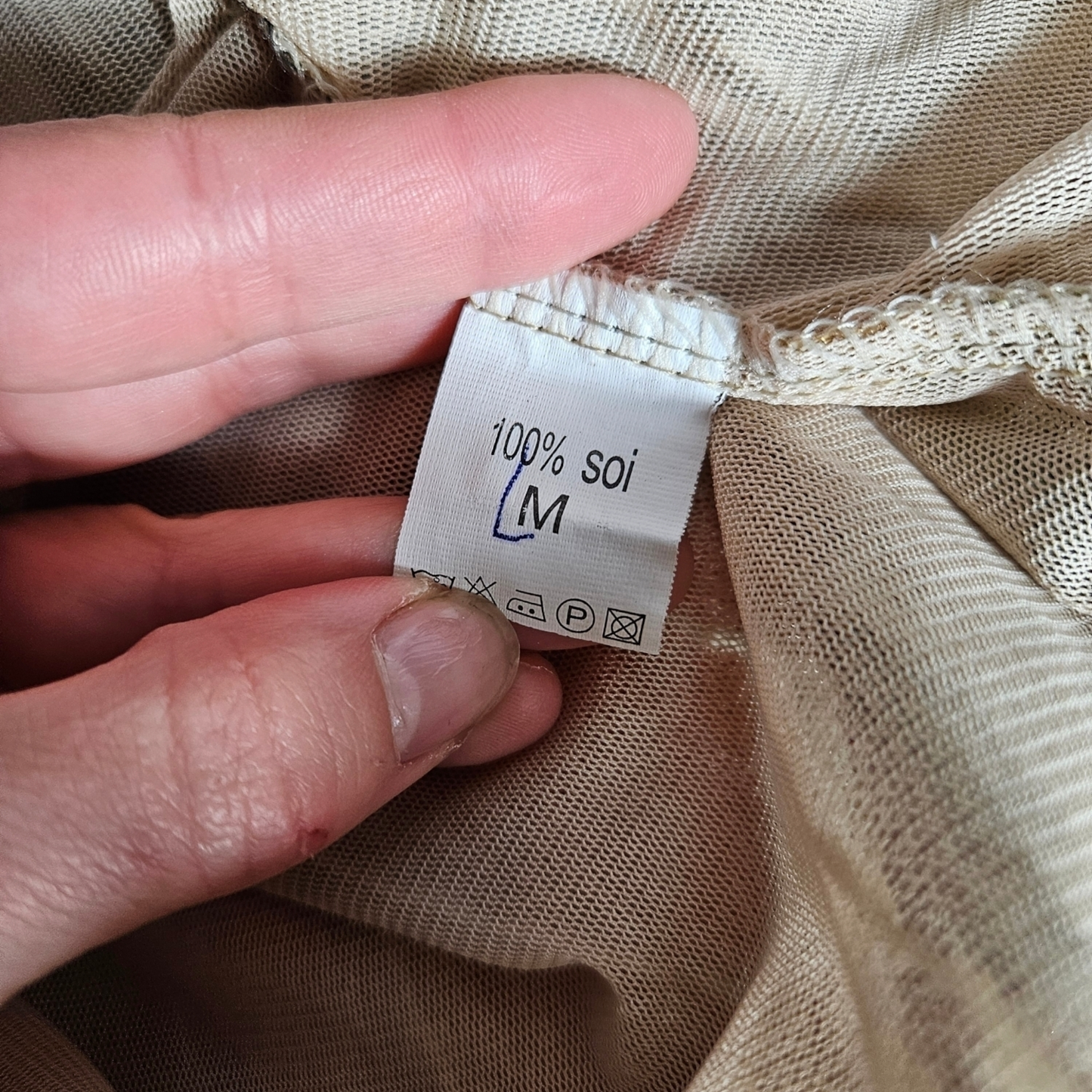 Haut en soie brodée de perles