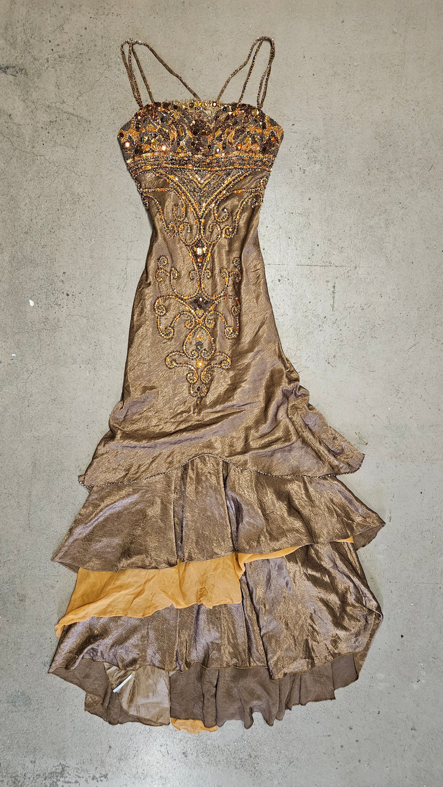 Vestido de noche bordado con perlas