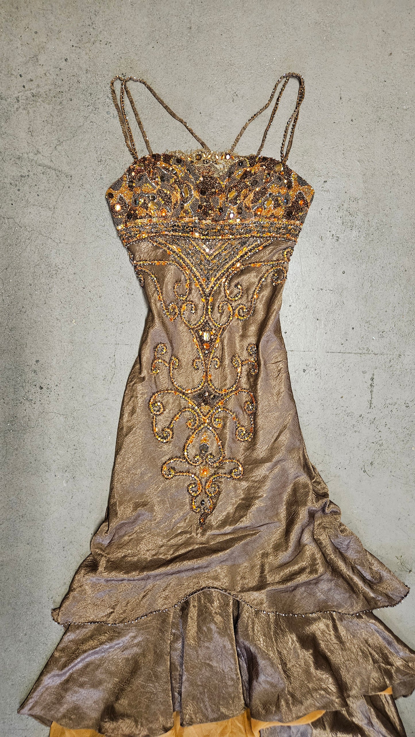 Vestido de noche bordado con perlas