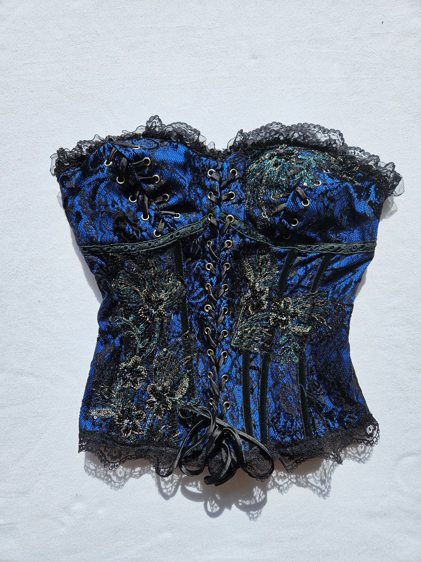 Corset brodé