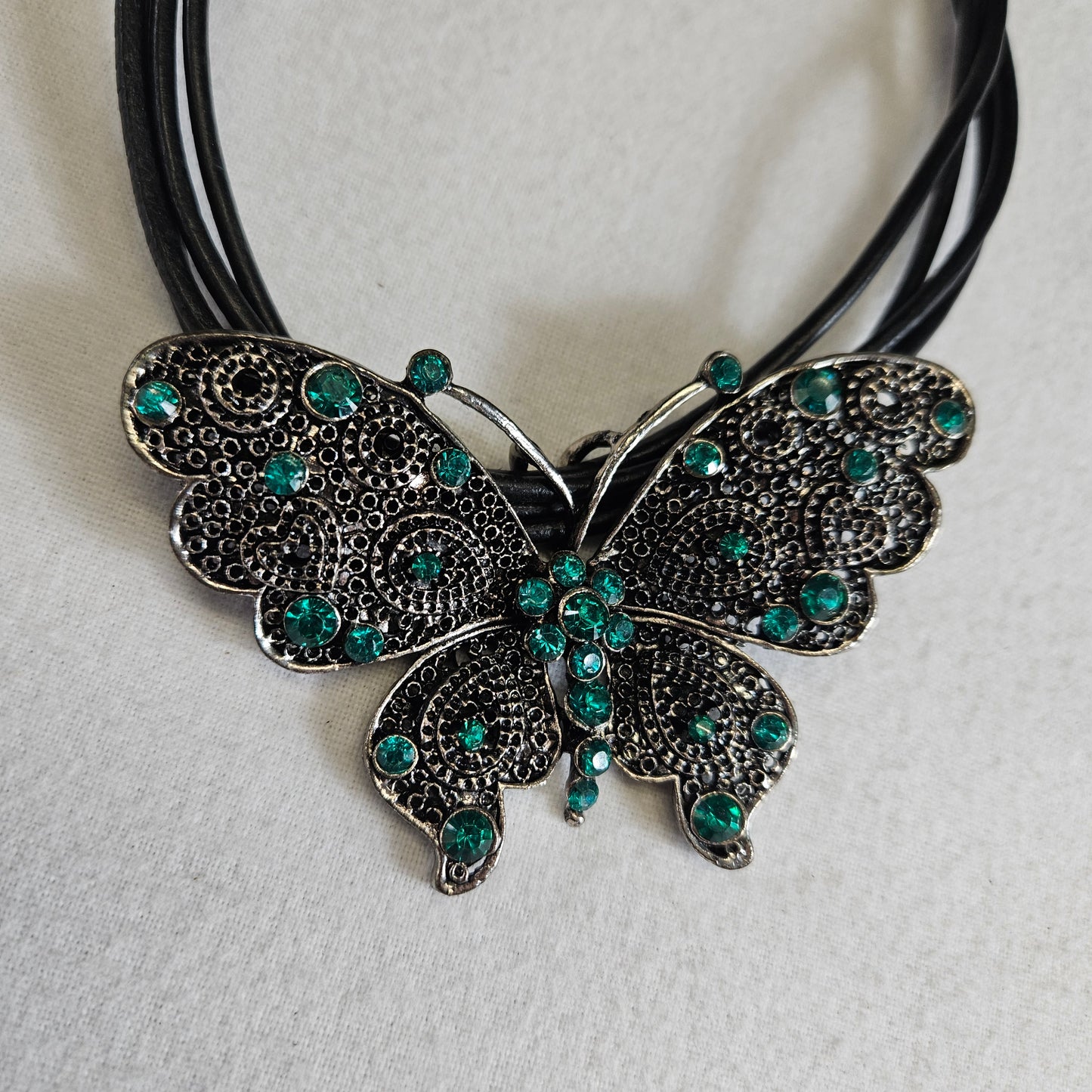 Maxi butterfly necklace in metal and stones