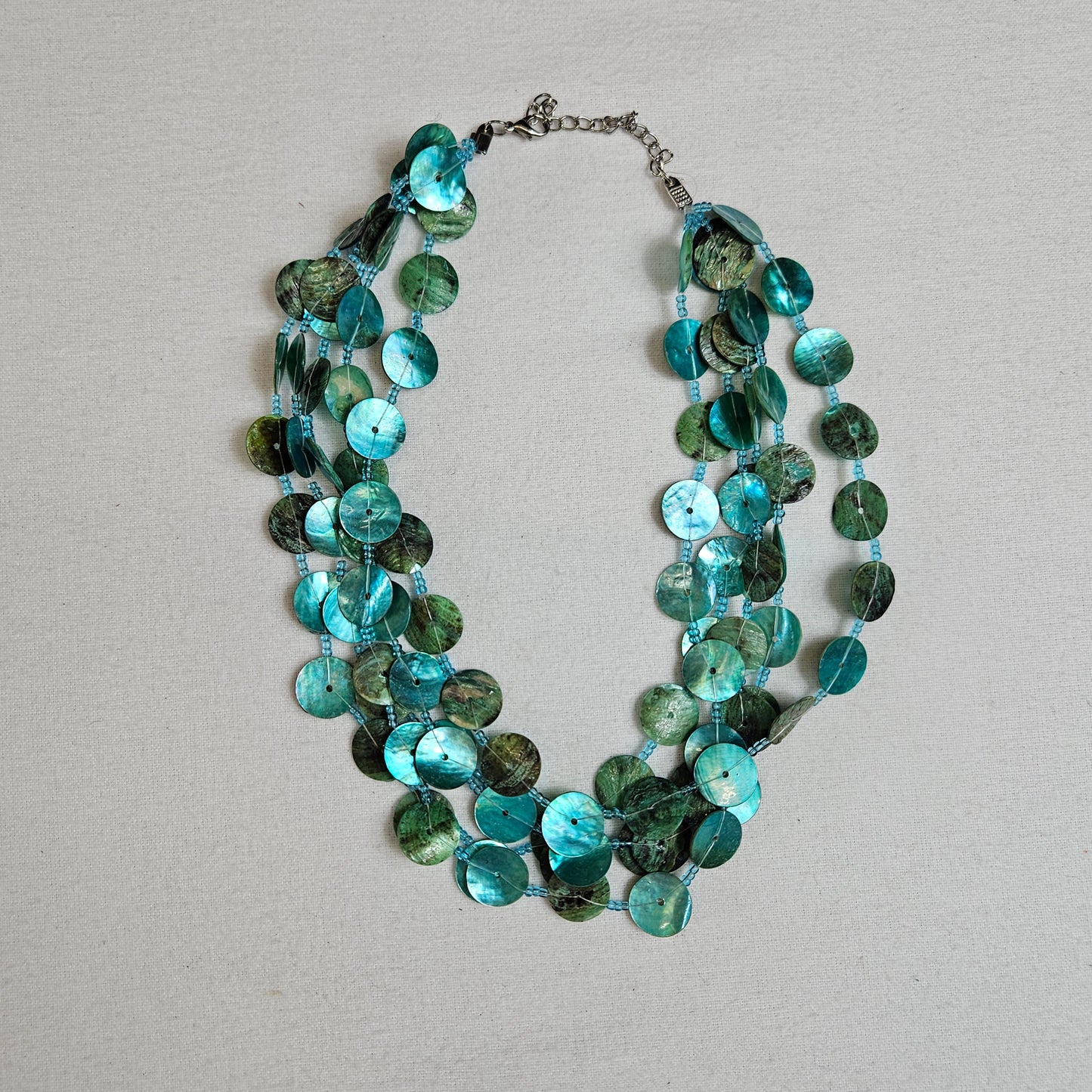 Collier multirangs bleu vert
