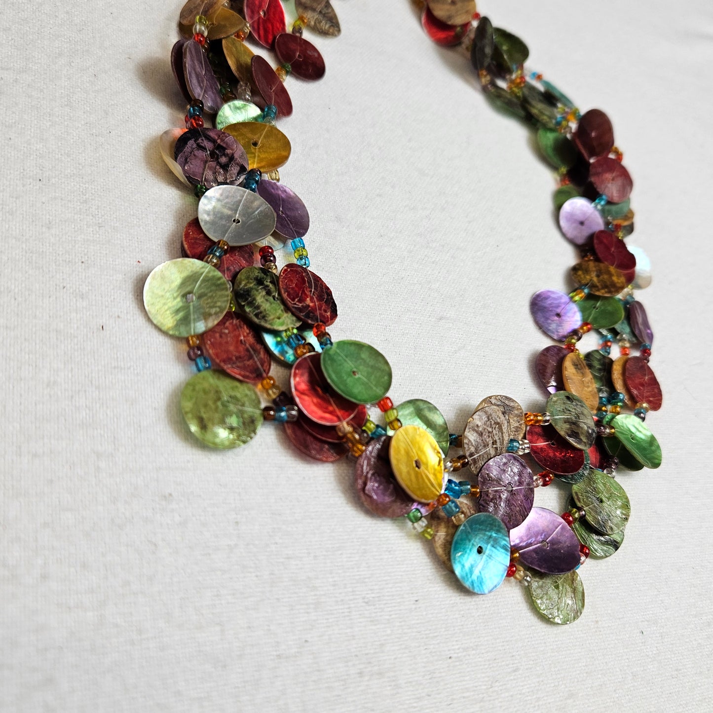 Collier multirangs multicolore