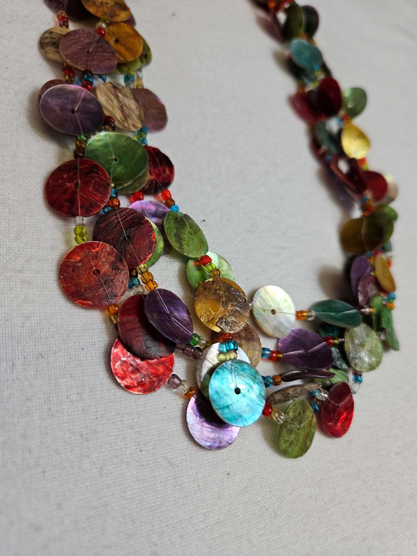 Collier multirangs multicolore