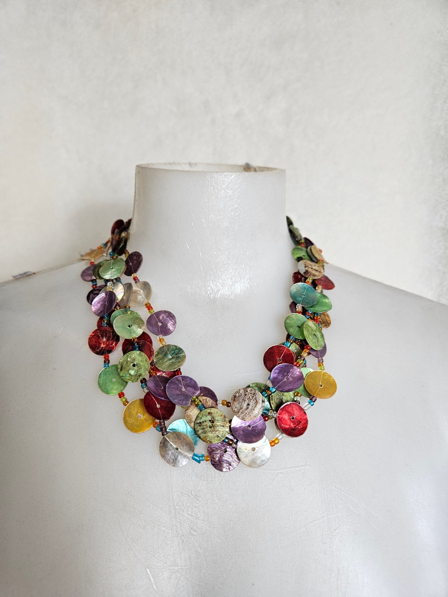 Collier multirangs multicolore