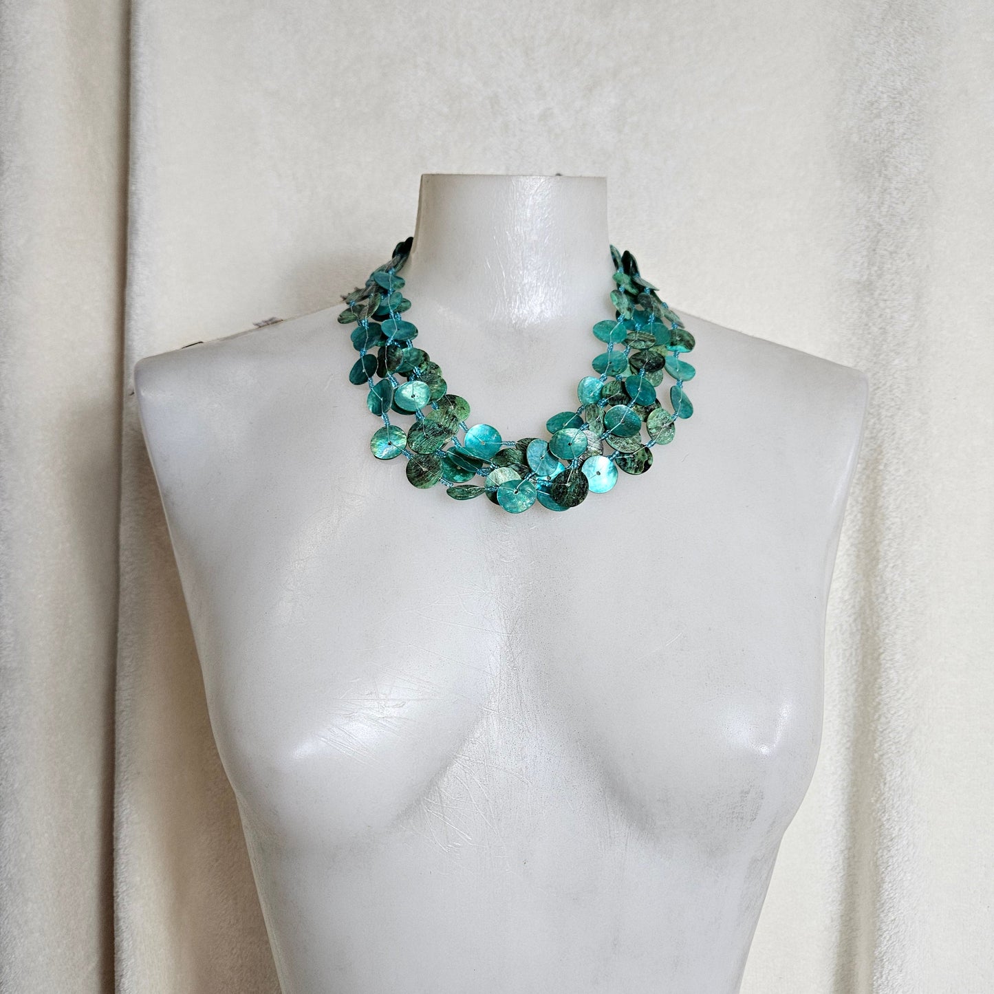 Collier multirangs bleu vert