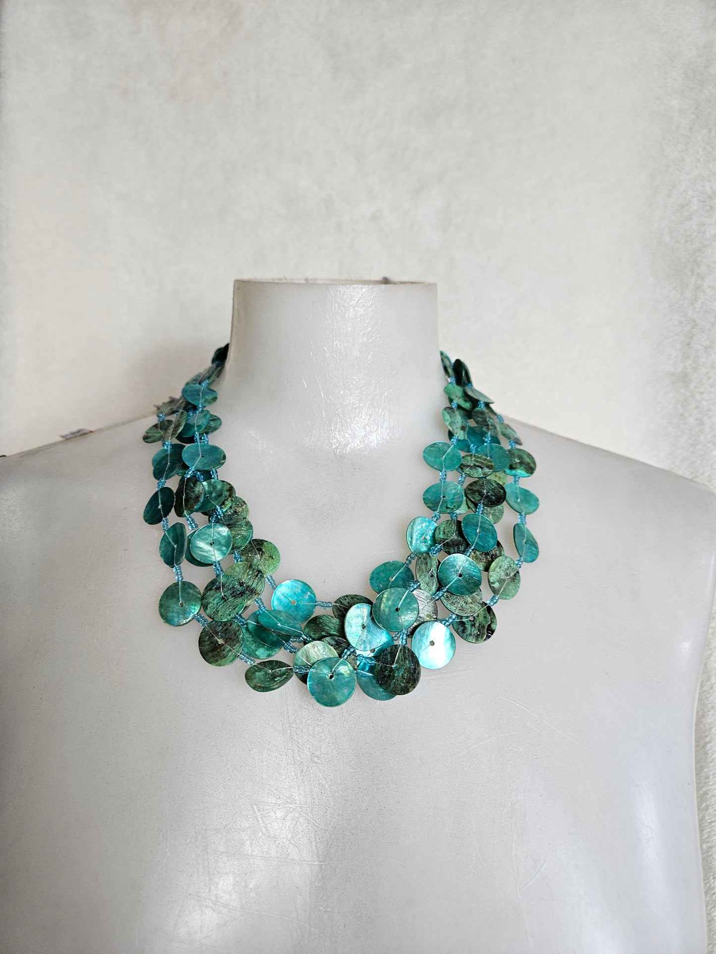 Collier multirangs bleu vert