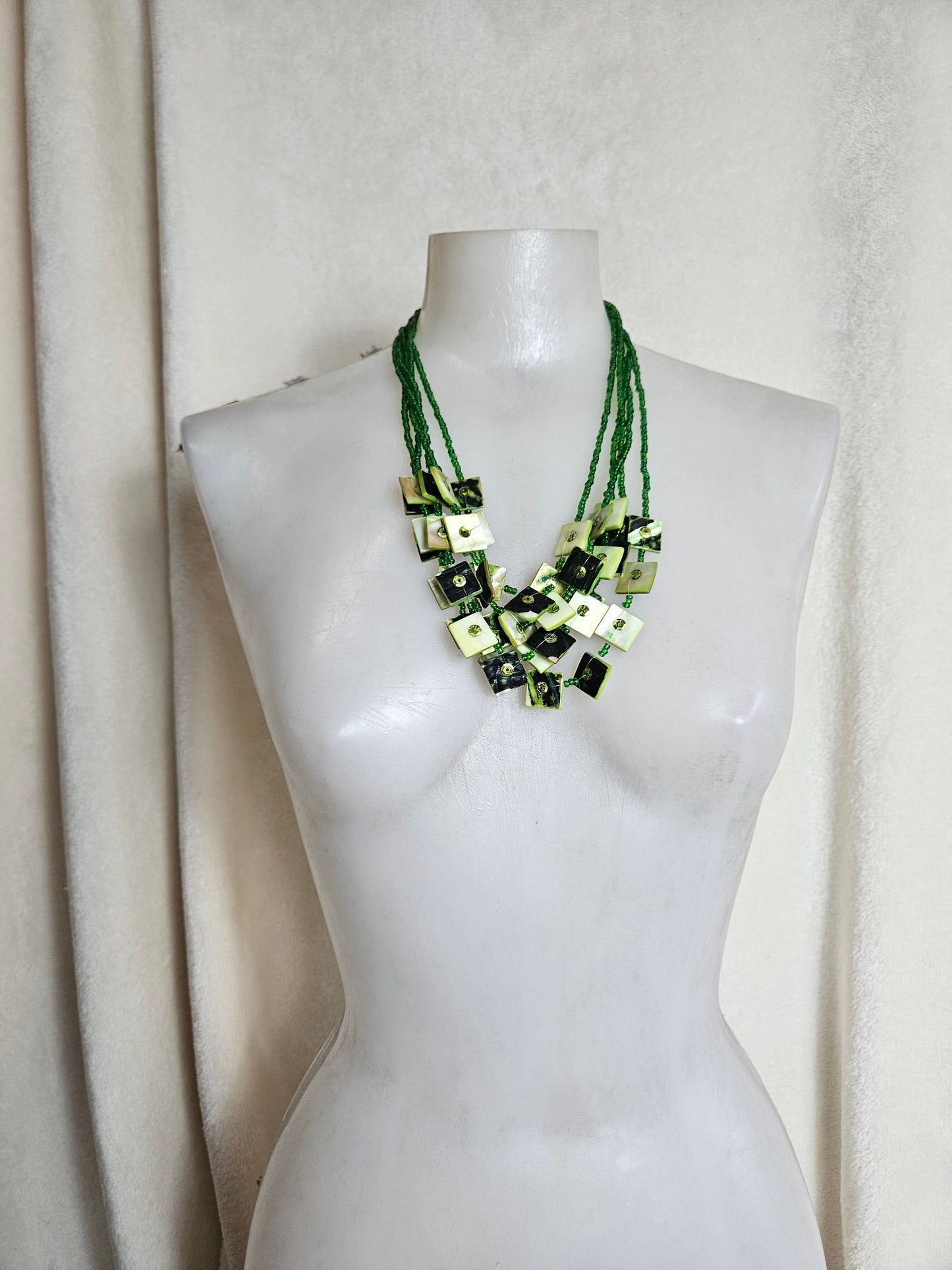 Green multi-row necklace