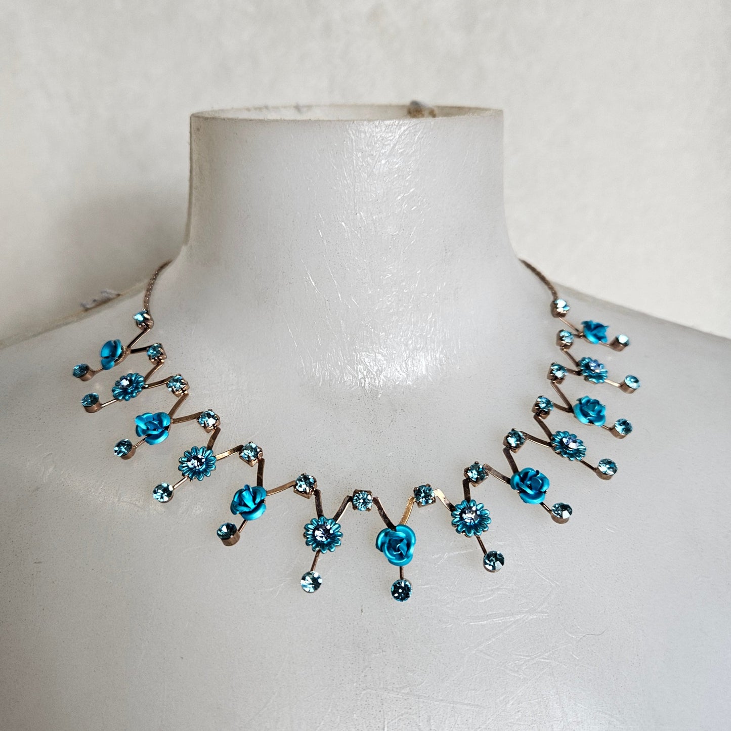 Floral choker 