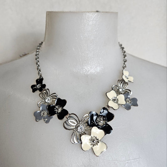 Metal floral necklace