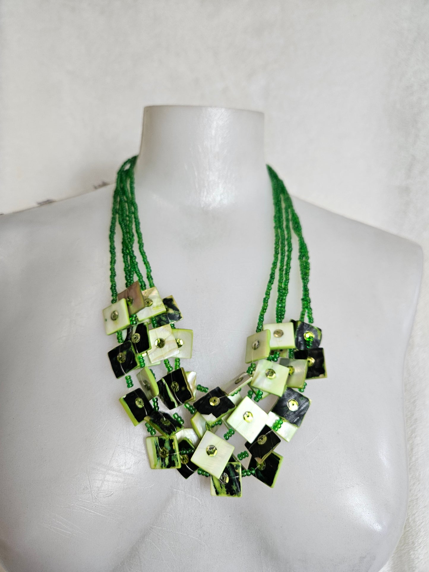 Green multi-row necklace