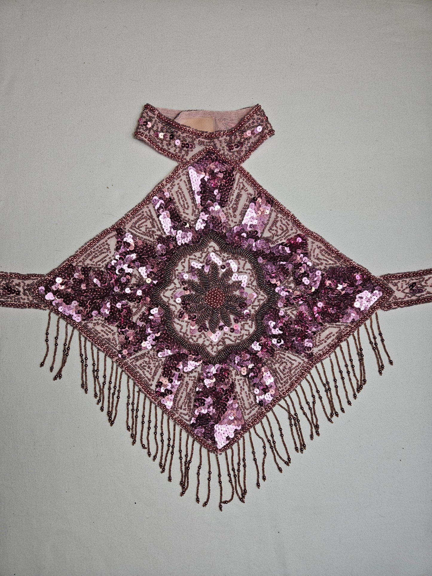 Dos nu brodé de sequins rose