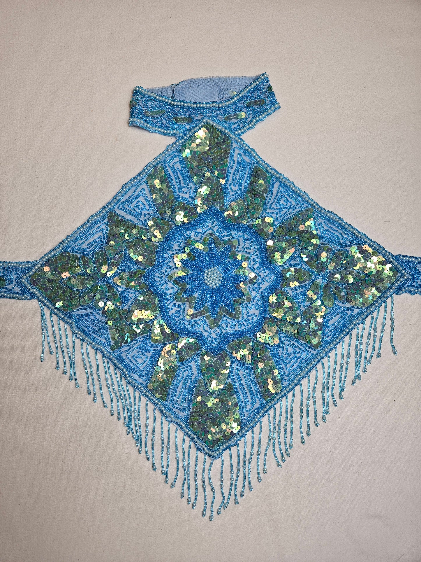 Espalda abierta bordada en azul claro