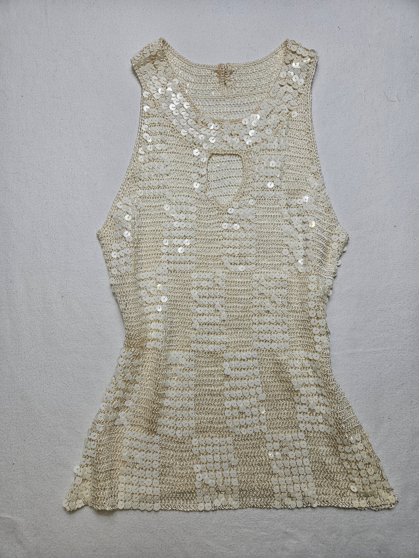 Haut crème en crochet brodé de sequins
