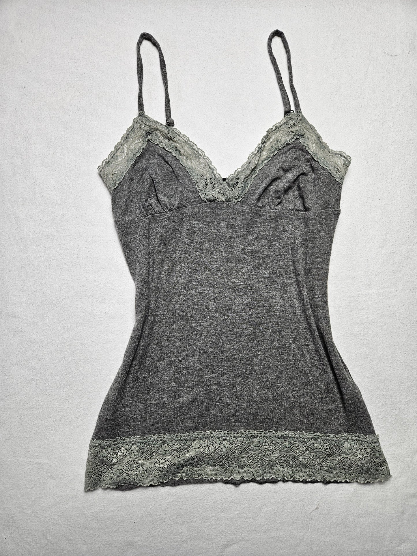 Caraco gris avec dentelle