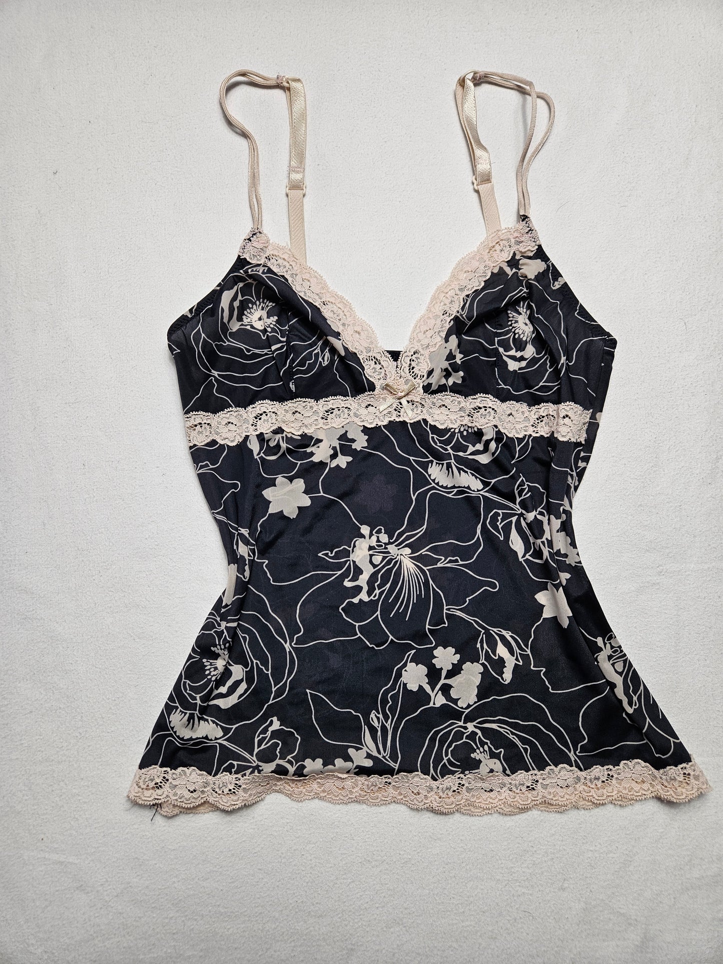 Caraco fleuri détails dentelle