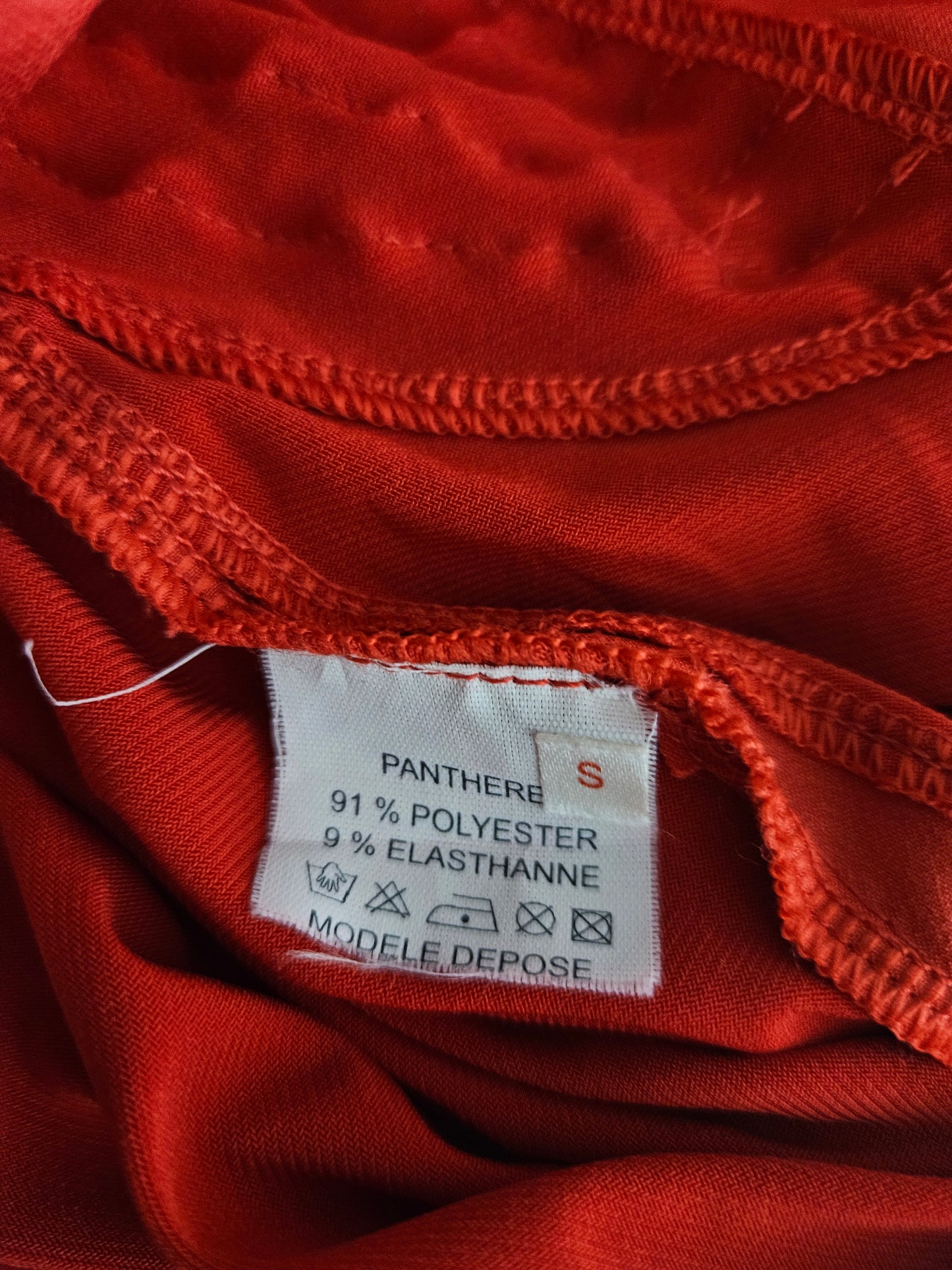 Robe rouge à volants haut effet corset