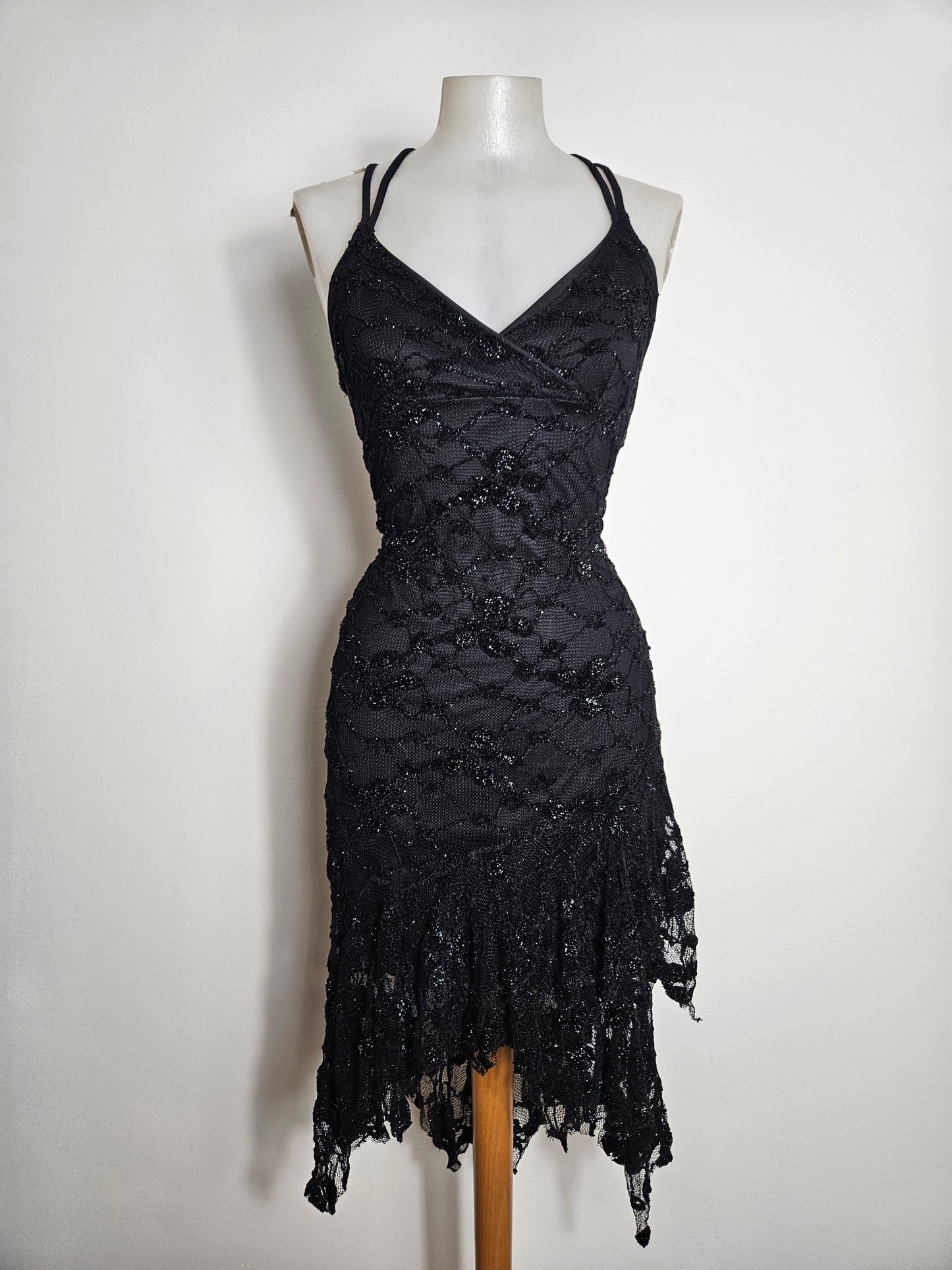 Robe asymétrique en dentelle noire