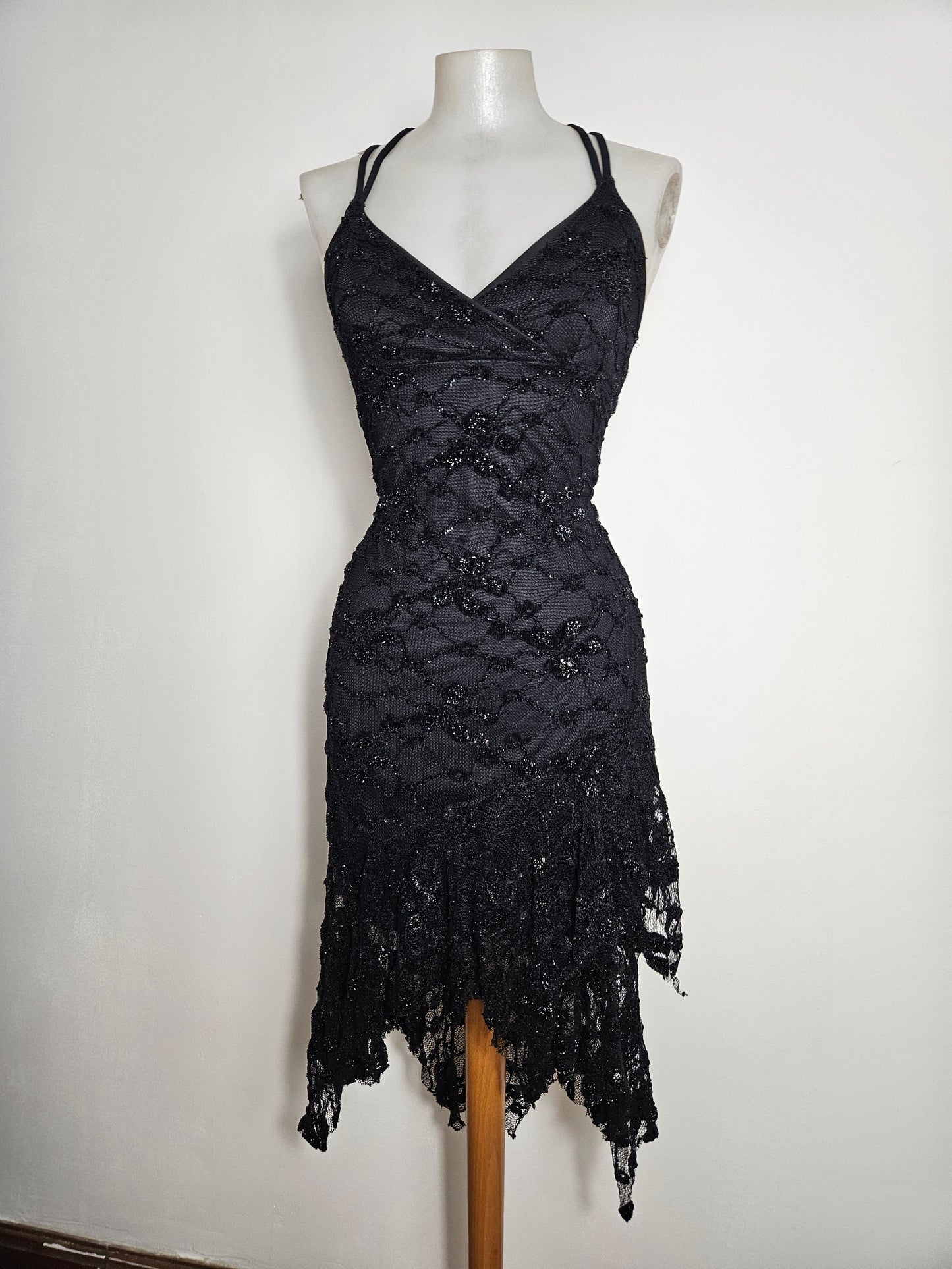 Robe asymétrique en dentelle noire