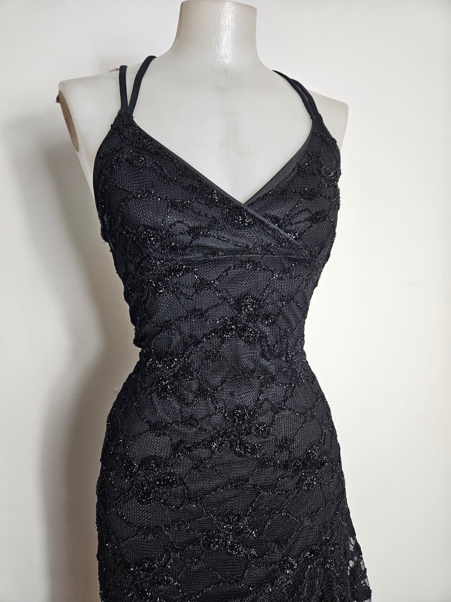Robe asymétrique en dentelle noire