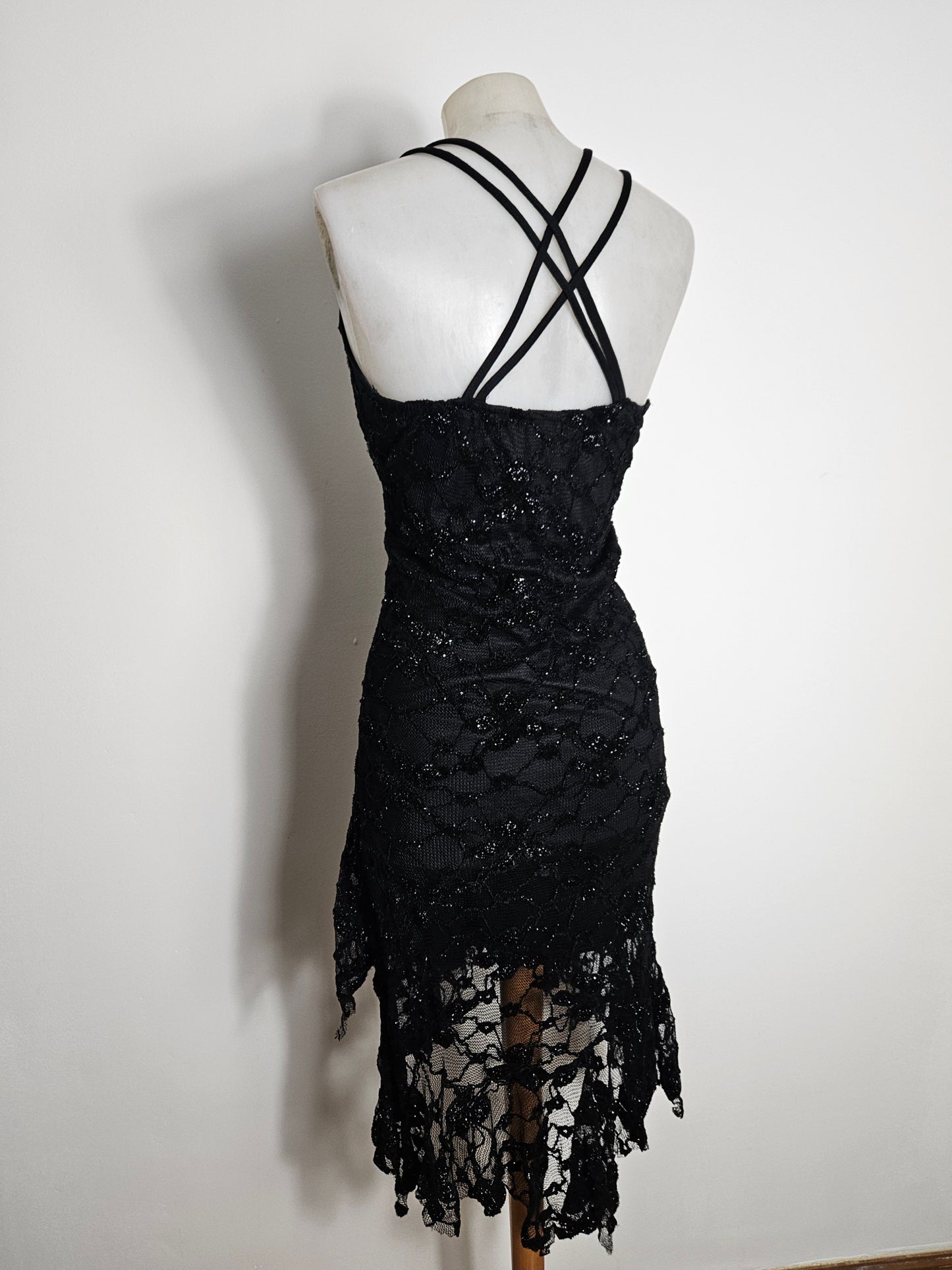 Robe asymétrique en dentelle noire