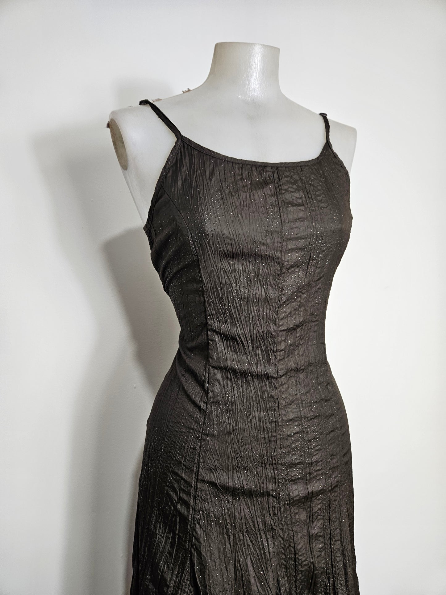 Maxi robe satinée marron légère strass